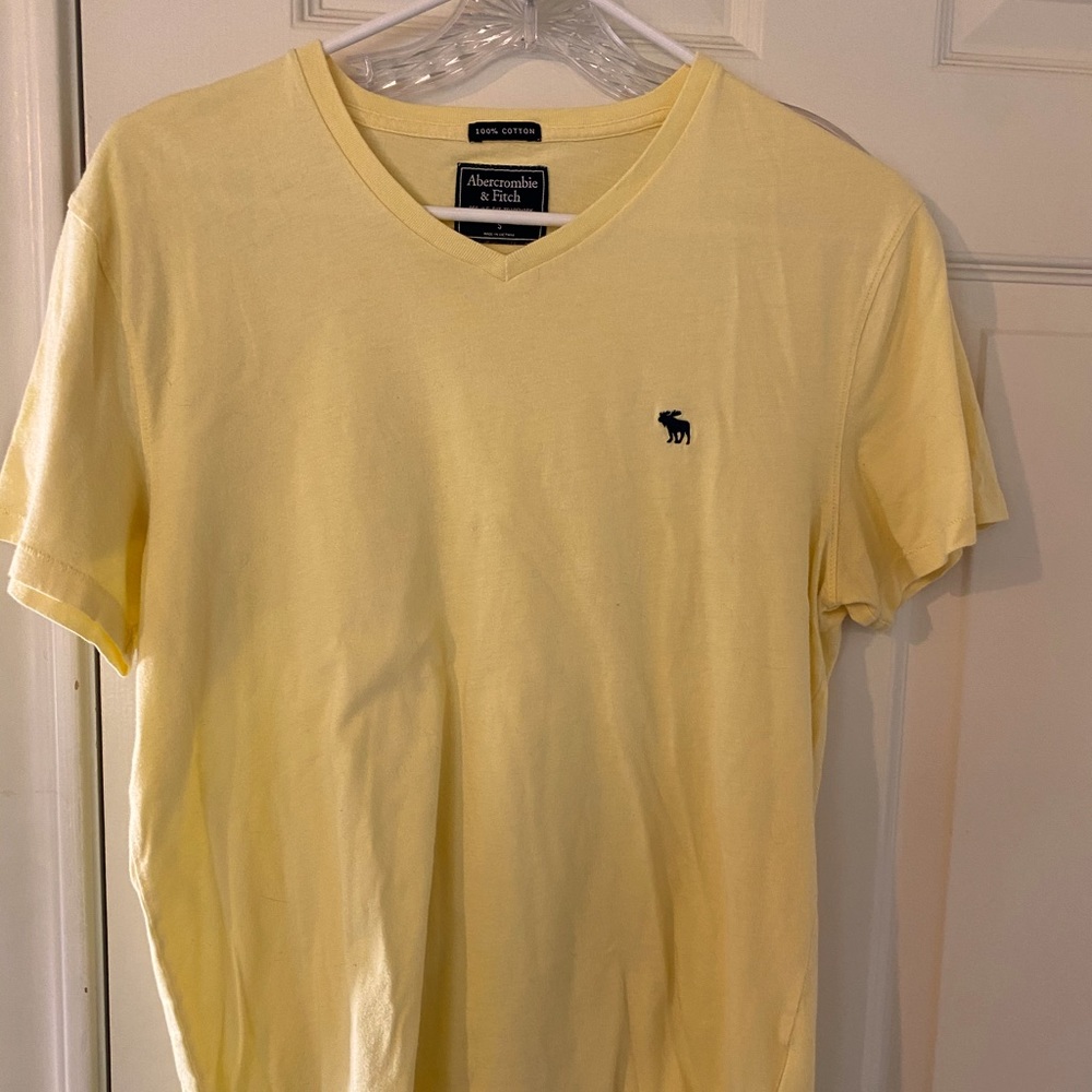 Yellow Abercrombie & Fitch T shirt
